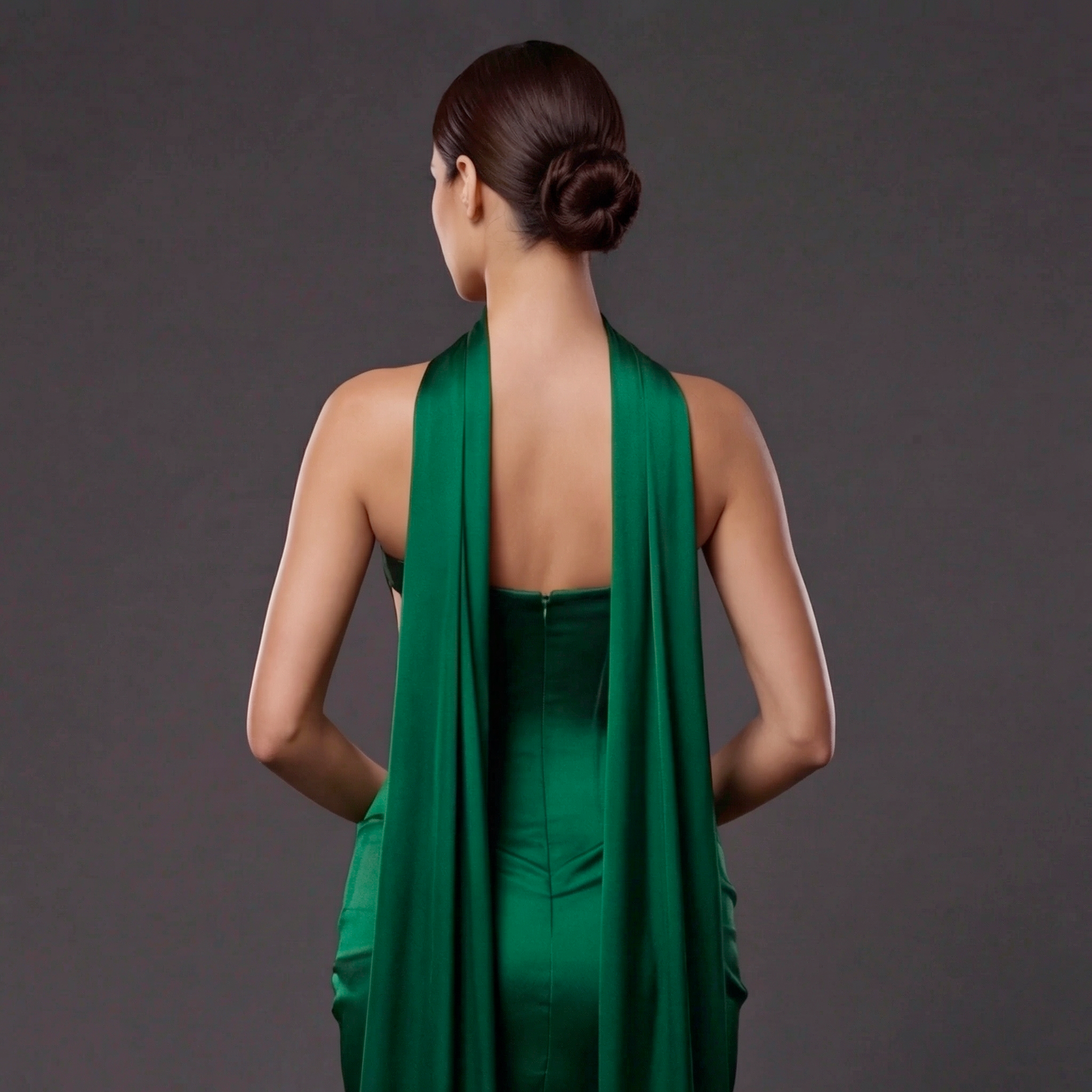Emerald Green Satin Draped Gown – Sculpted Corset Evening Dress with Sweetheart Neckline & Hip Cutouts