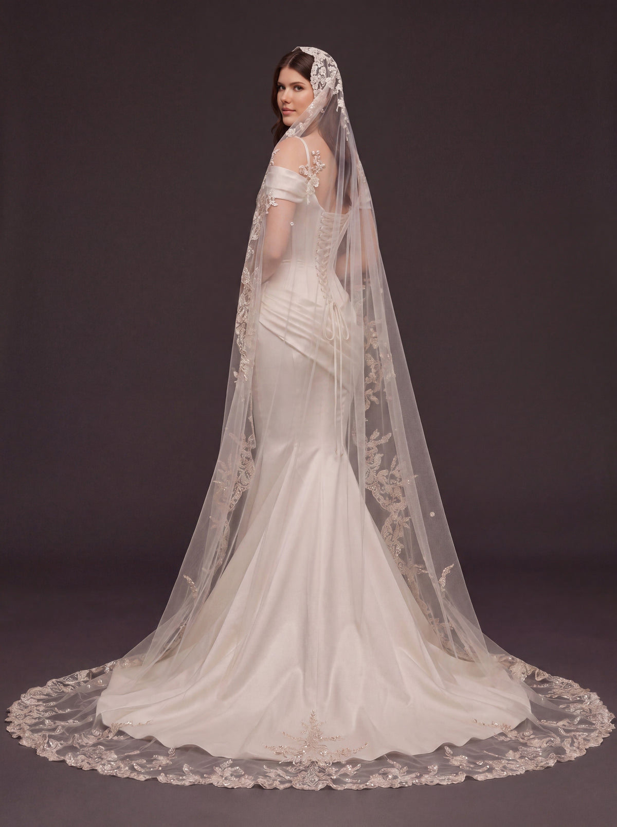 Pearl Button Satin Mermaid Bridal Gown – Draped Sweetheart Neckline, Sculpted Corset Waist & Floral Lace Cathedral Veil