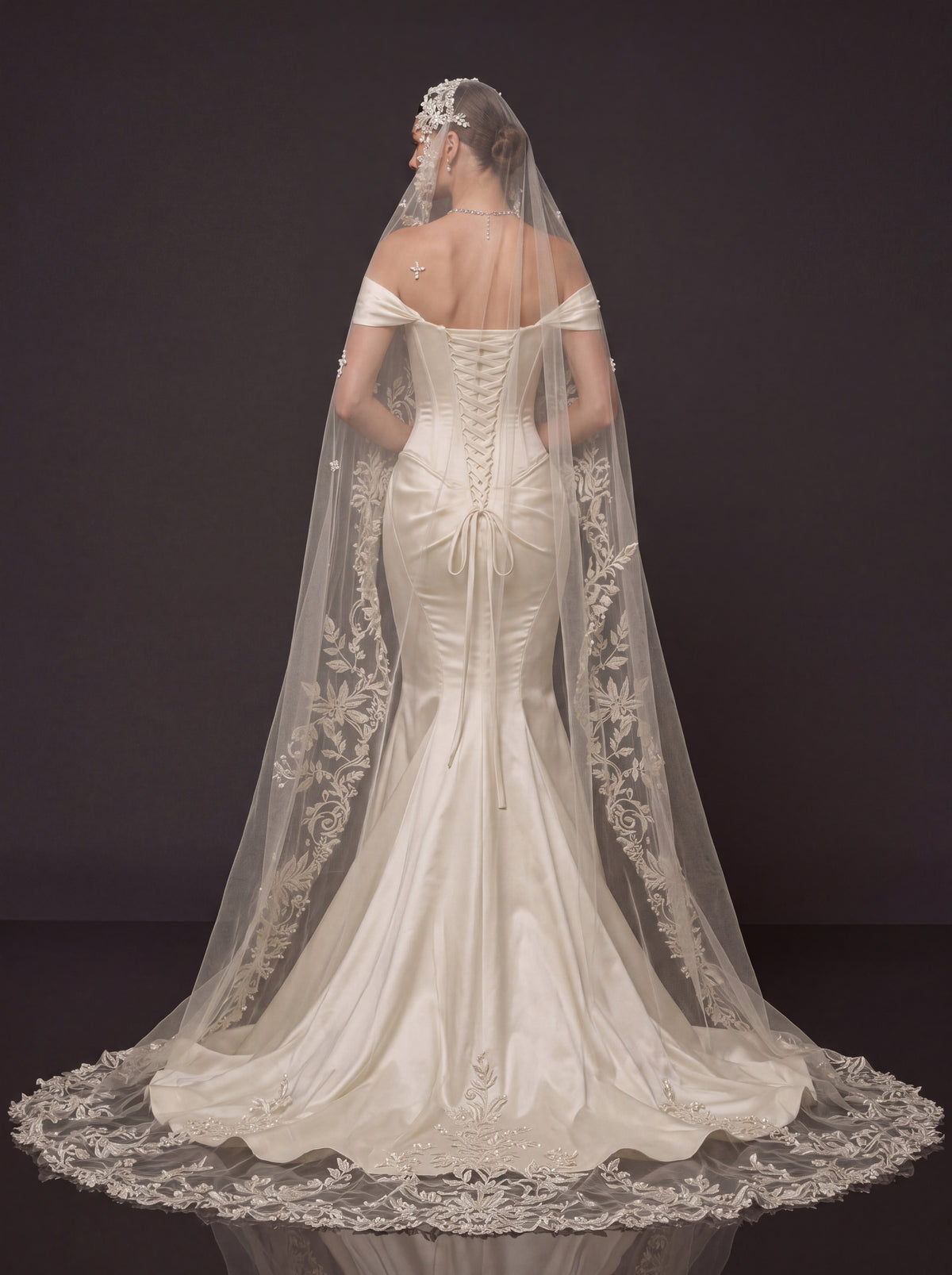 Champagne Satin Sweetheart Mermaid Bridal Gown – Draped Off-Shoulder Sleeves, Structured Corset & Floral Lace Cathedral Veil