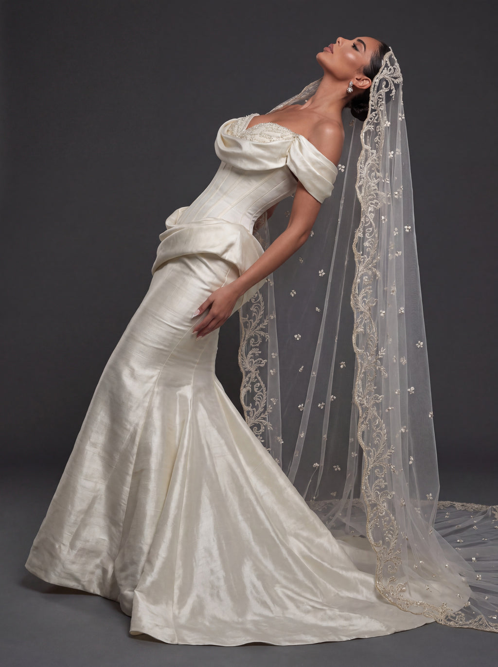 Pearl Embroidered Sweetheart Bridal Gown – Draped Satin Mermaid Silhouette with Sculpted Corset & Cathedral Lace Veil