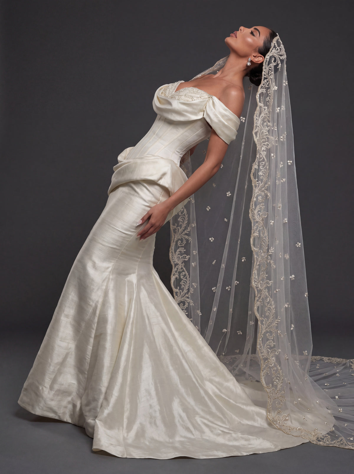 Pearl Embroidered Sweetheart Bridal Gown – Draped Satin Mermaid Silhouette with Sculpted Corset & Cathedral Lace Veil