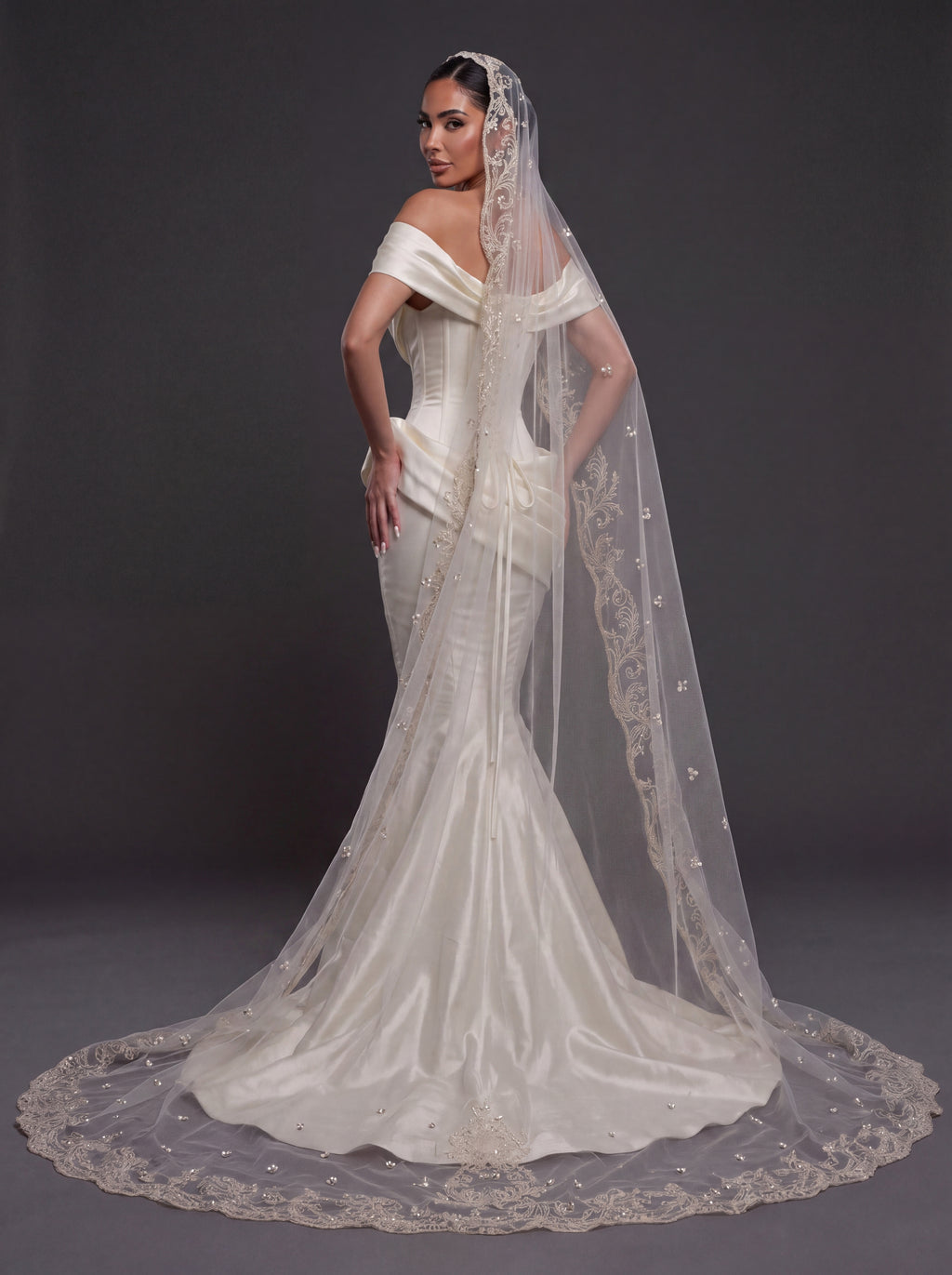 Pearl Embroidered Sweetheart Bridal Gown – Draped Satin Mermaid Silhouette with Sculpted Corset & Cathedral Lace Veil