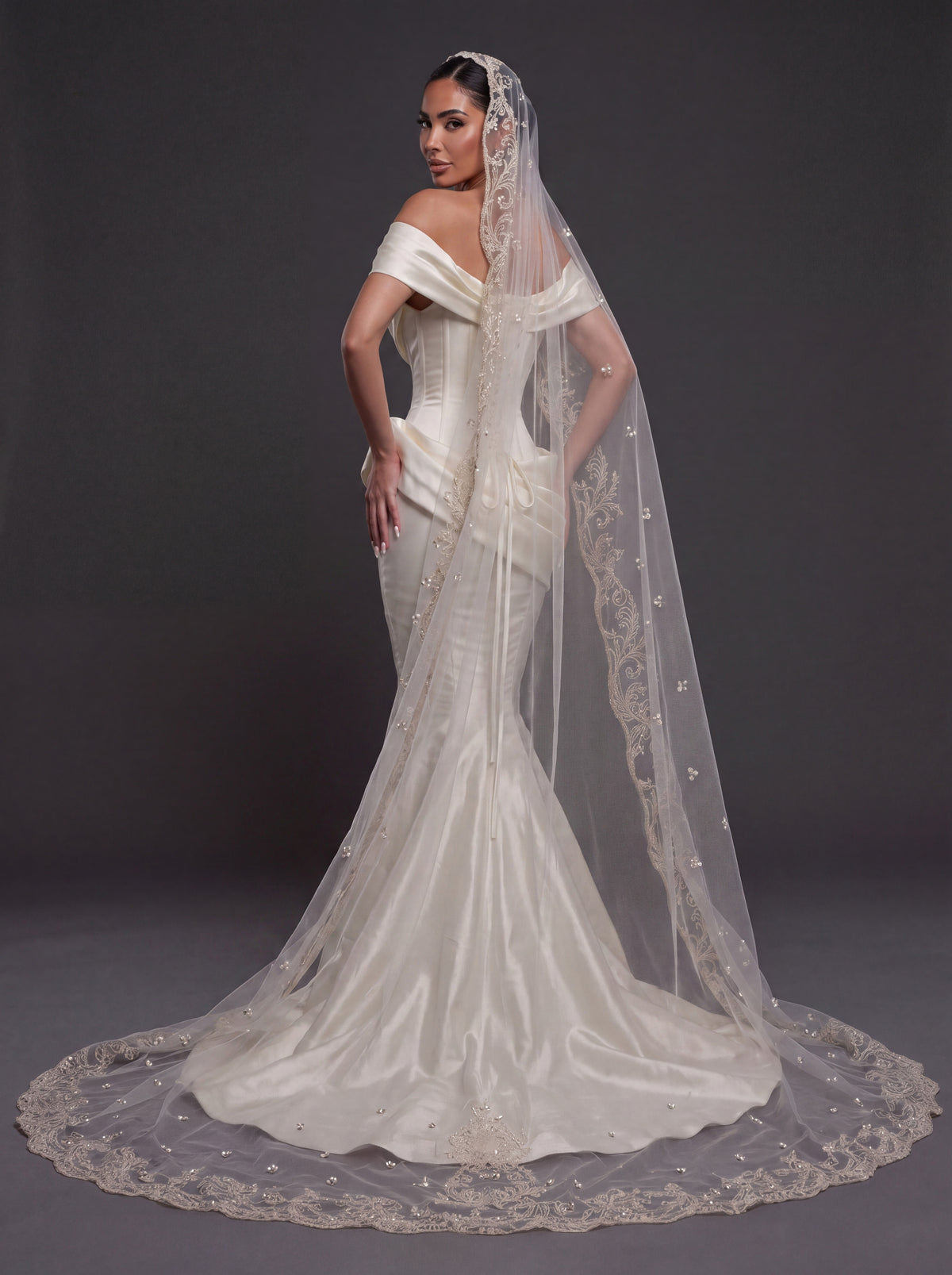 Pearl Embroidered Sweetheart Bridal Gown – Draped Satin Mermaid Silhouette with Sculpted Corset & Cathedral Lace Veil